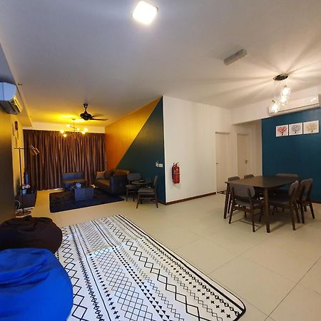 The Landmark By Katana 3Br To 4Br Luxury Seaview Landmark Homestay At Gurney 15-16Pax 无敌海景套房 Tanjung Tokong Exteriör bild